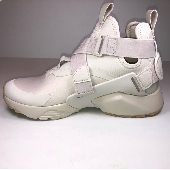 Nike Air Huarache City Desert Sand Running Shoes - Picture 3 of 8